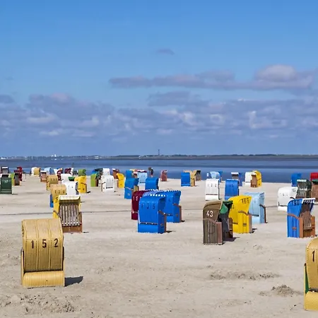 Holiday home Schicke Doppelhaushaelfte In